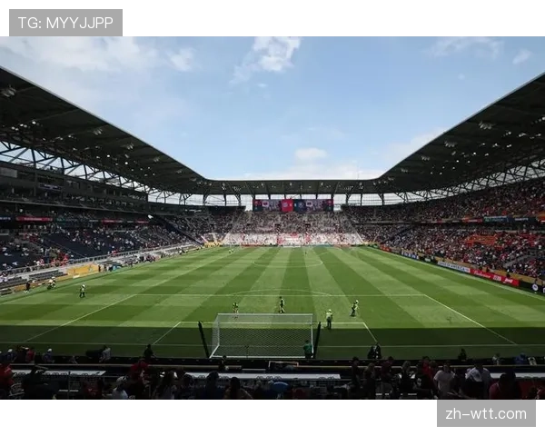 多特蒙德主场伊杜纳信号公园球场启动2026年夏季看台顶棚更换工程